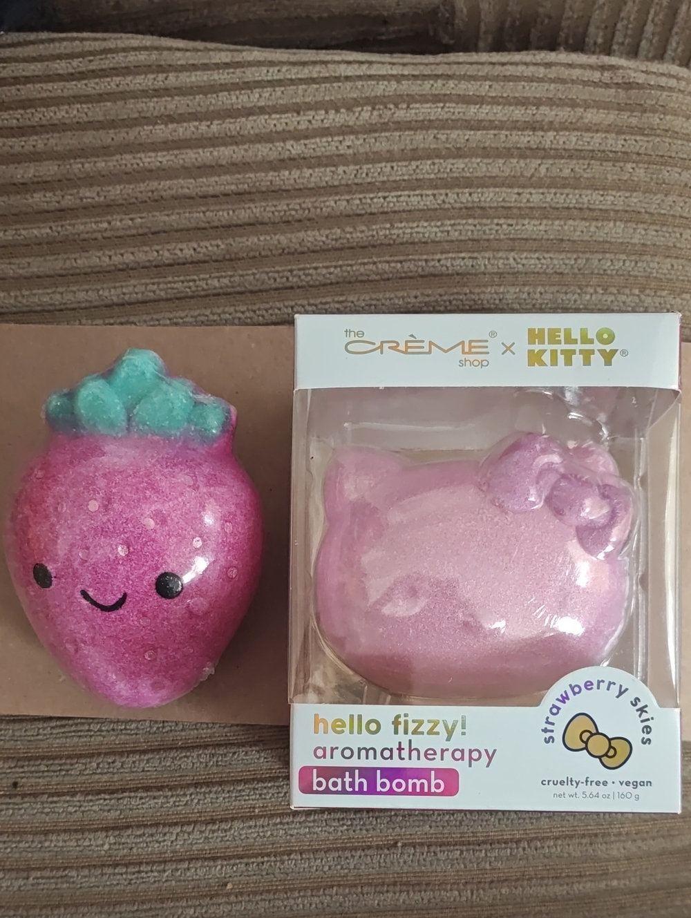 💖💝 Hello Kitty x The Crème Shop +  Bonus Strawberry Ulta Bath Bomb🍓